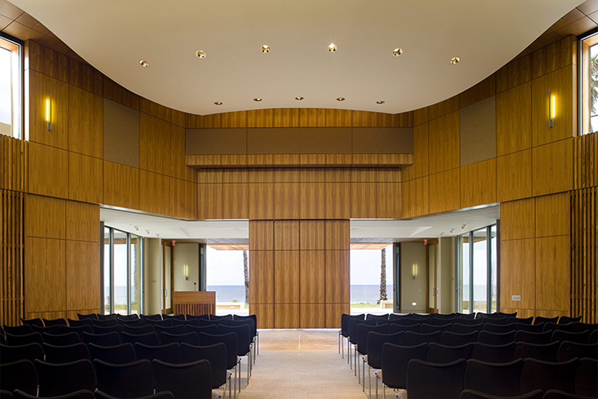 Robert Paine Scripps Forum by Safdie Rabines Architects