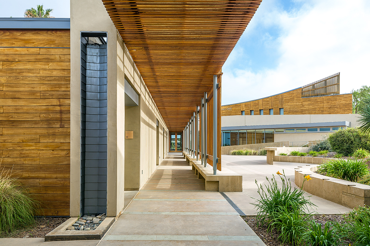 Robert Paine Scripps Forum by Safdie Rabines Architects